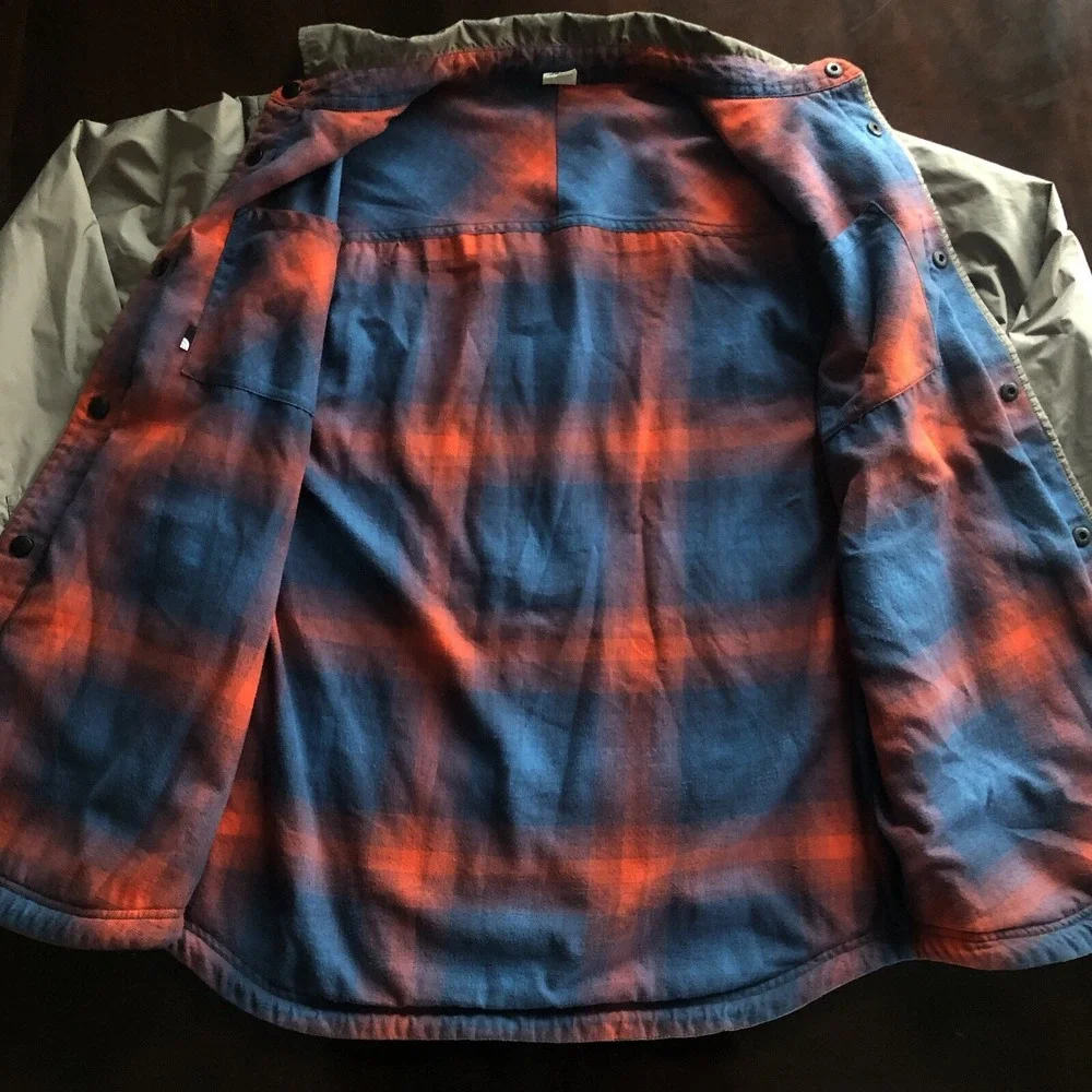 The North Face Khaki Long Sleeve Reversible‎ Plaid Pattern Jacket Mens Size M